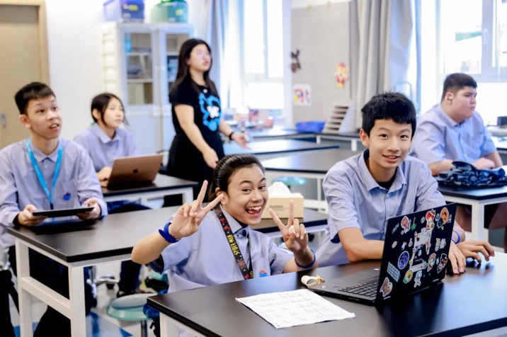 学生课堂学习场景4